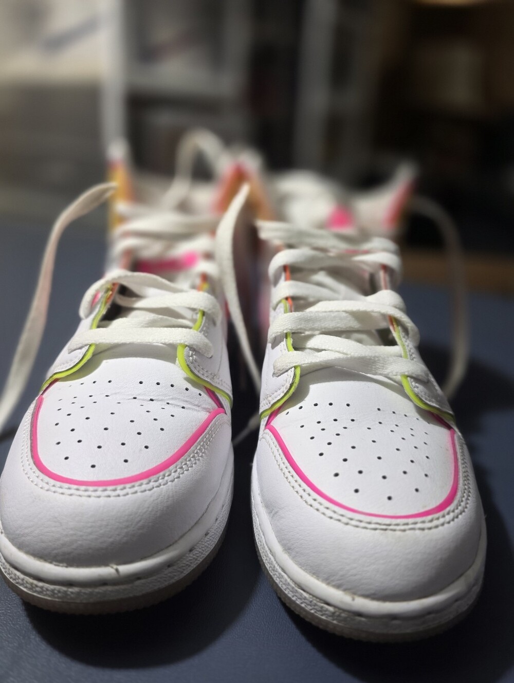 Jordan 1 Mid Edge Glow,  Kids White High-Top Sneakers Size 5.5y/7w. - Picture 2 of 8